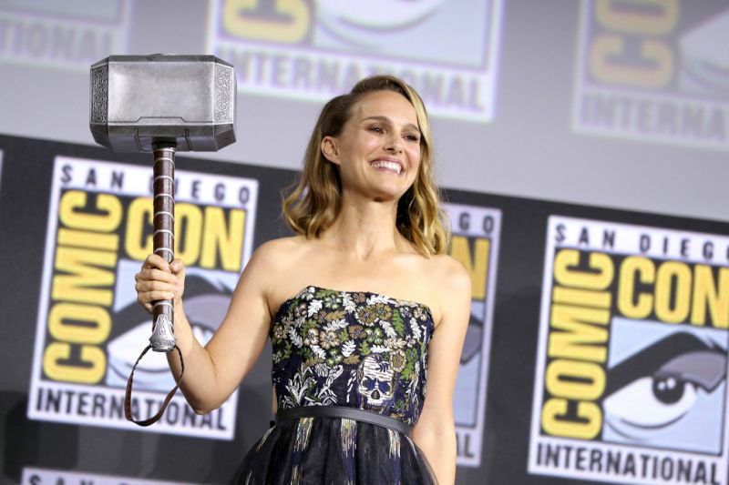 Natalie Portman sebagai Jane Foster Thor wanita