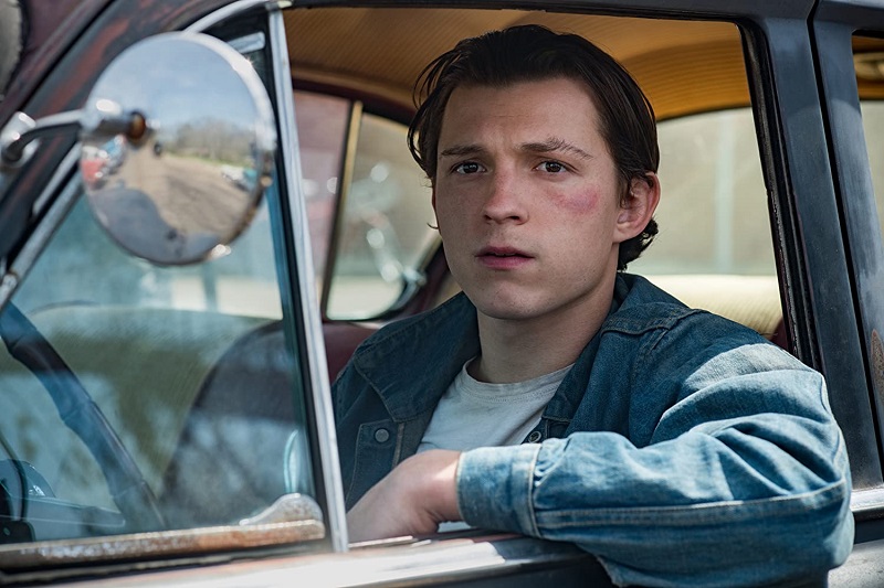 Tom Holland dalam film Devil All the Time