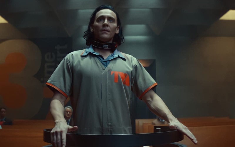 Tom Hiddleston sebagai Loki di Loki episode 1