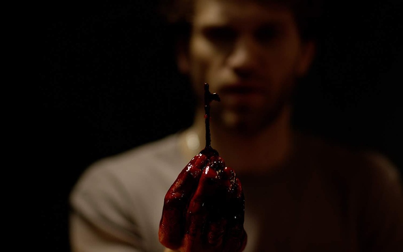 Keegan Allen dalam film Follow Me