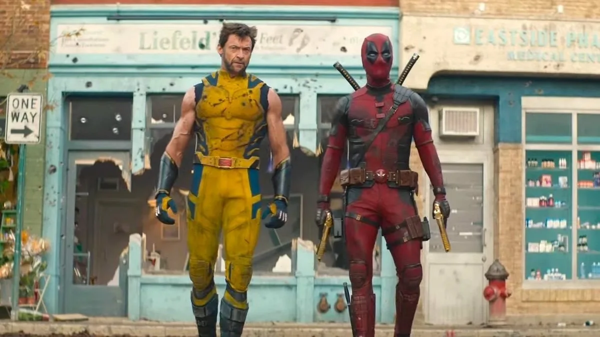 Hugh Jackman sebagai Wolverine dan Ryan Reynolds sebagai Deadpool