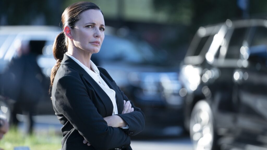 Kristin Davies sebagai Amalia