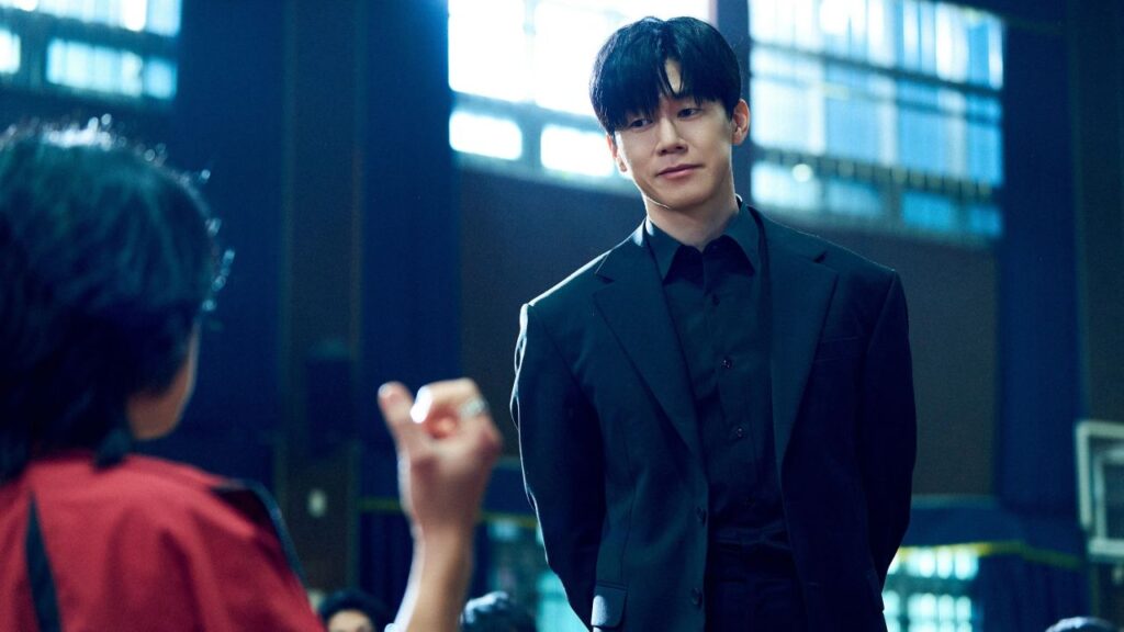 Kim Moo-yeol sebagai Na Hwa-jin dalam serial Teach You a Lesson 2026